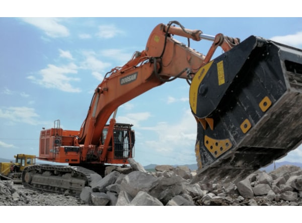 Cupa de concasare constructii MB Crusher BF 150.10 -- excavator 70 - 100 t. de vanzare